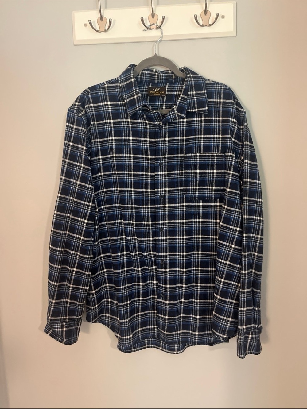 Men’s Blue & White Plaid Long-Sleeve Button-Down Shirt